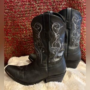Sterling River Boots - Black Embroidered Cowgirl Boots